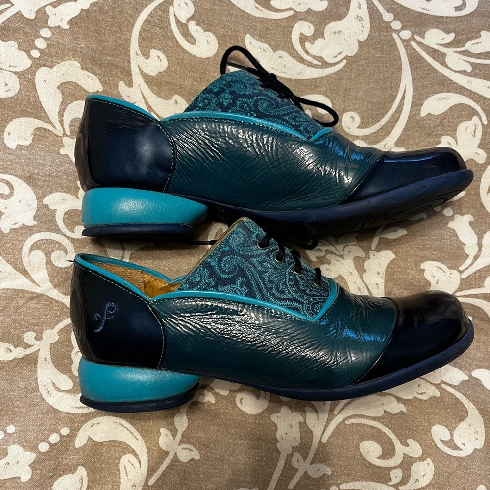 FLUEVOG FELLOWSHIP DARBY
LACE-UP SHOES WITH PIPING